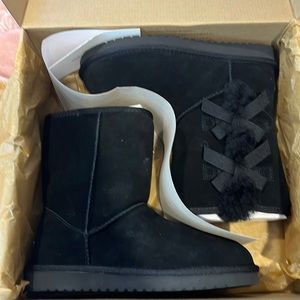 Black KOOLABURRA BY UGG short booties